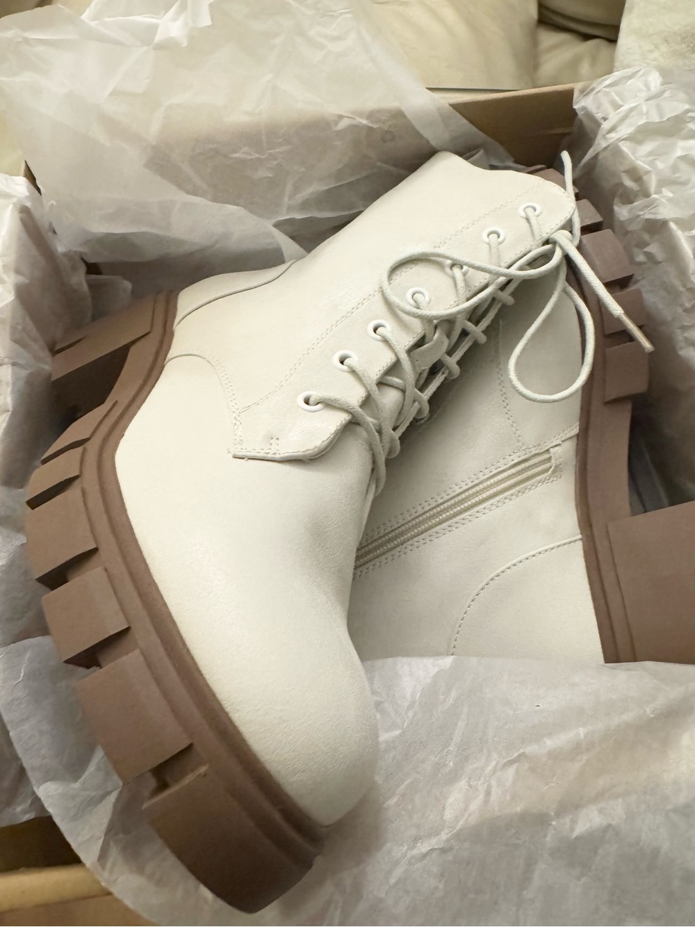 Dirty Laundry White Newz Smooth Combat Boots Women Size 8.5